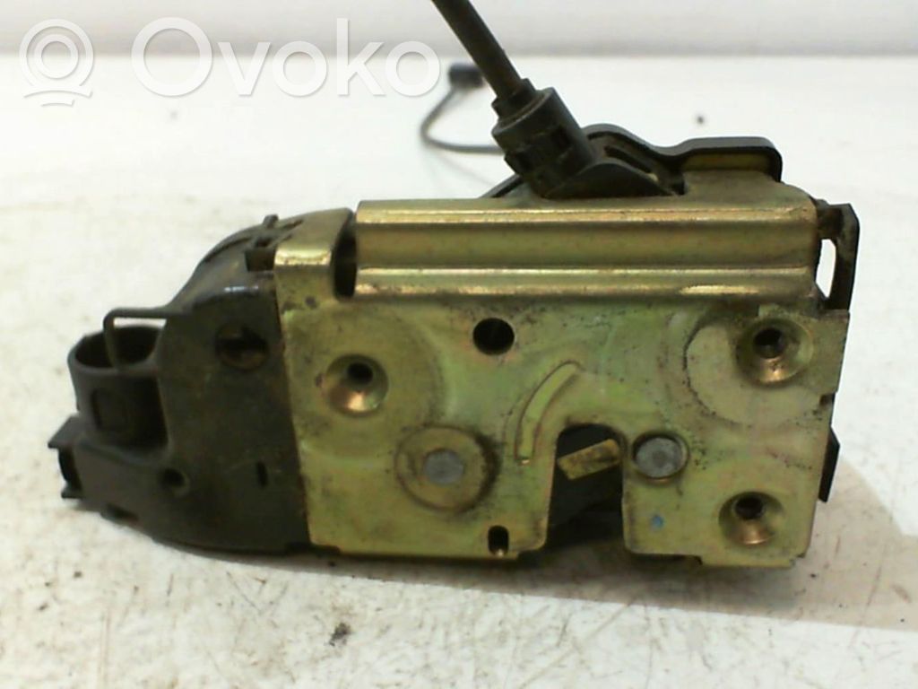 Renault Megane II Front door lock 