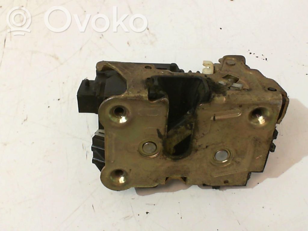 Renault Clio I Front door lock 