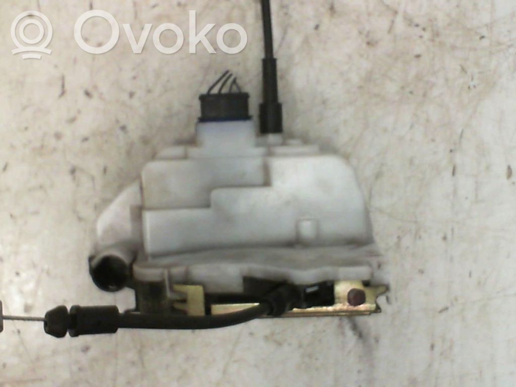 Renault Megane II Front door lock 