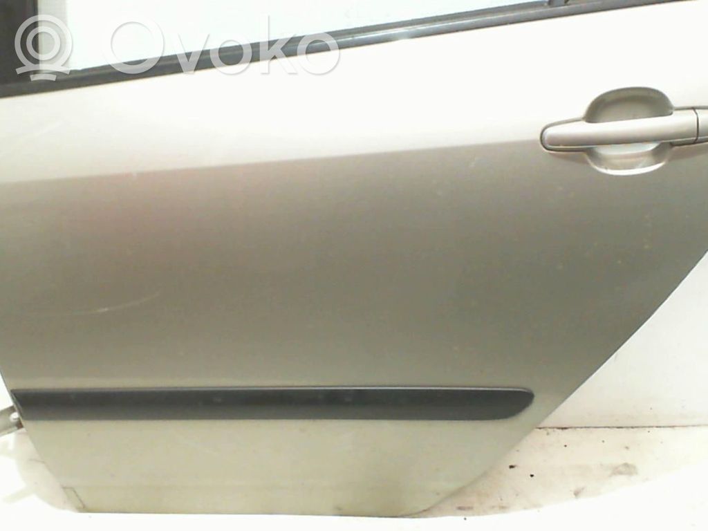 Toyota Corolla Verso E121 Galinės durys 