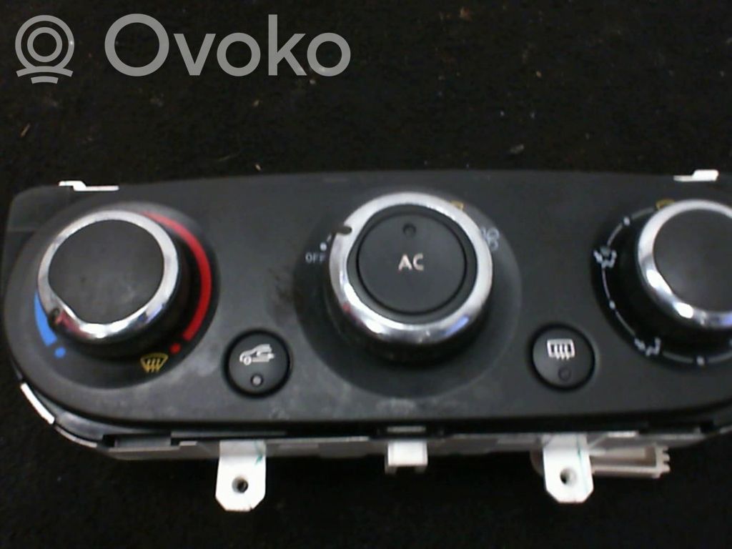Renault Clio IV Climate control unit 