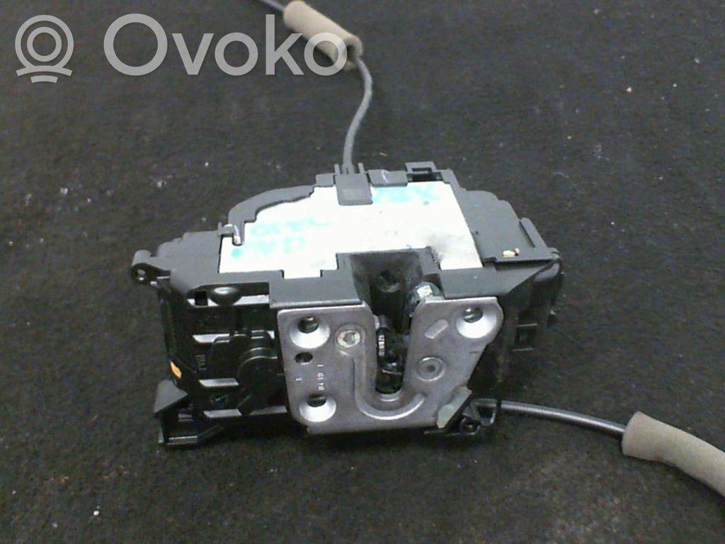 Opel Movano B Etuoven lukko 