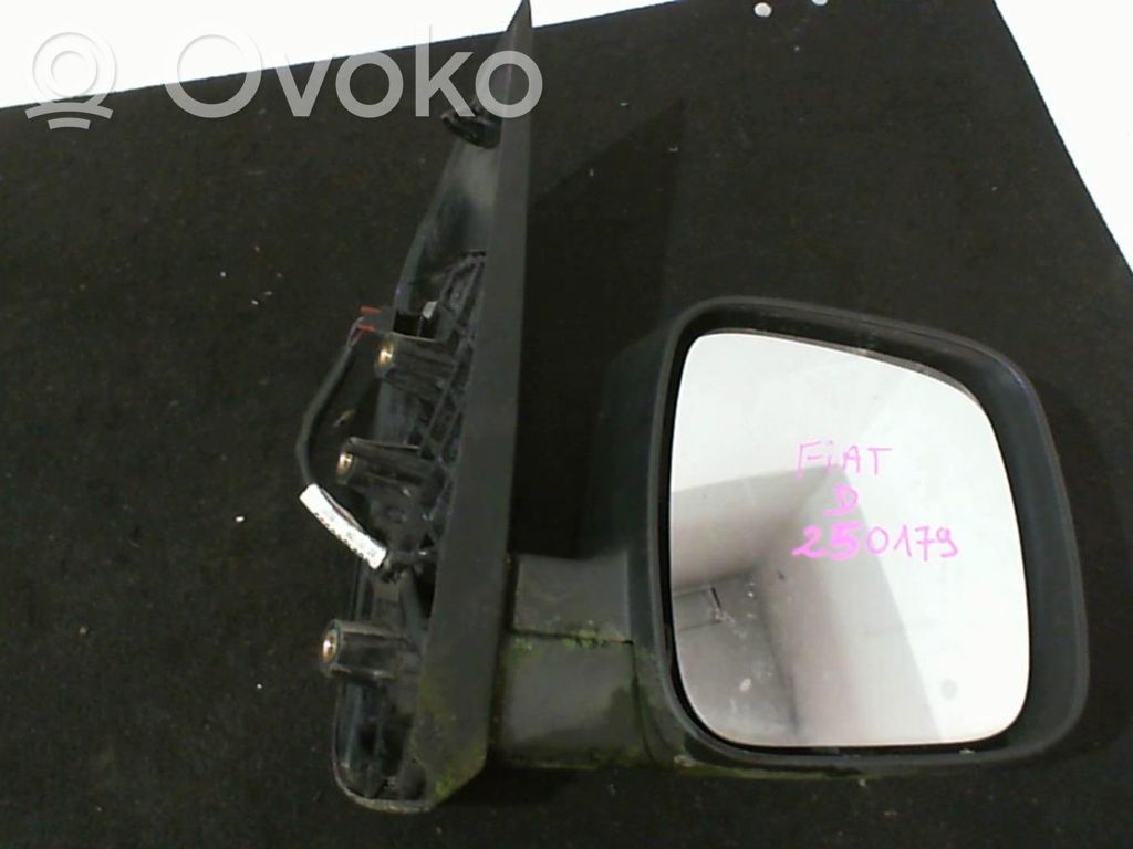 Manualne lusterko boczne drzwi przednich   735714767