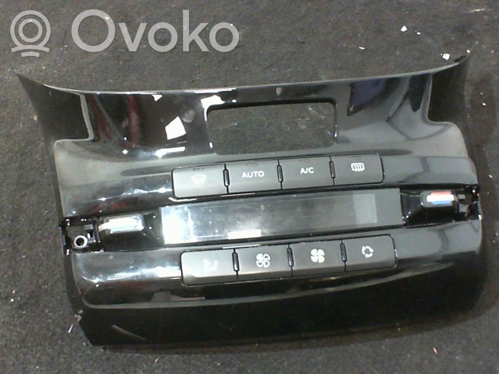 Peugeot 208 I Climate control unit 