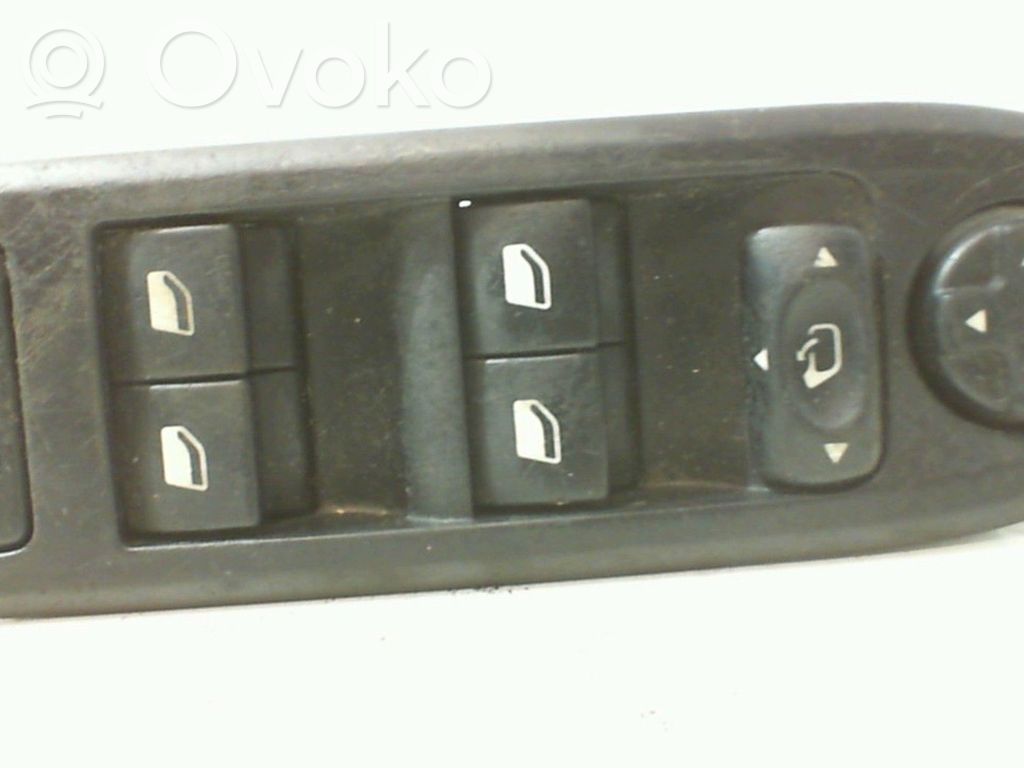Peugeot 308 Electric window control switch 