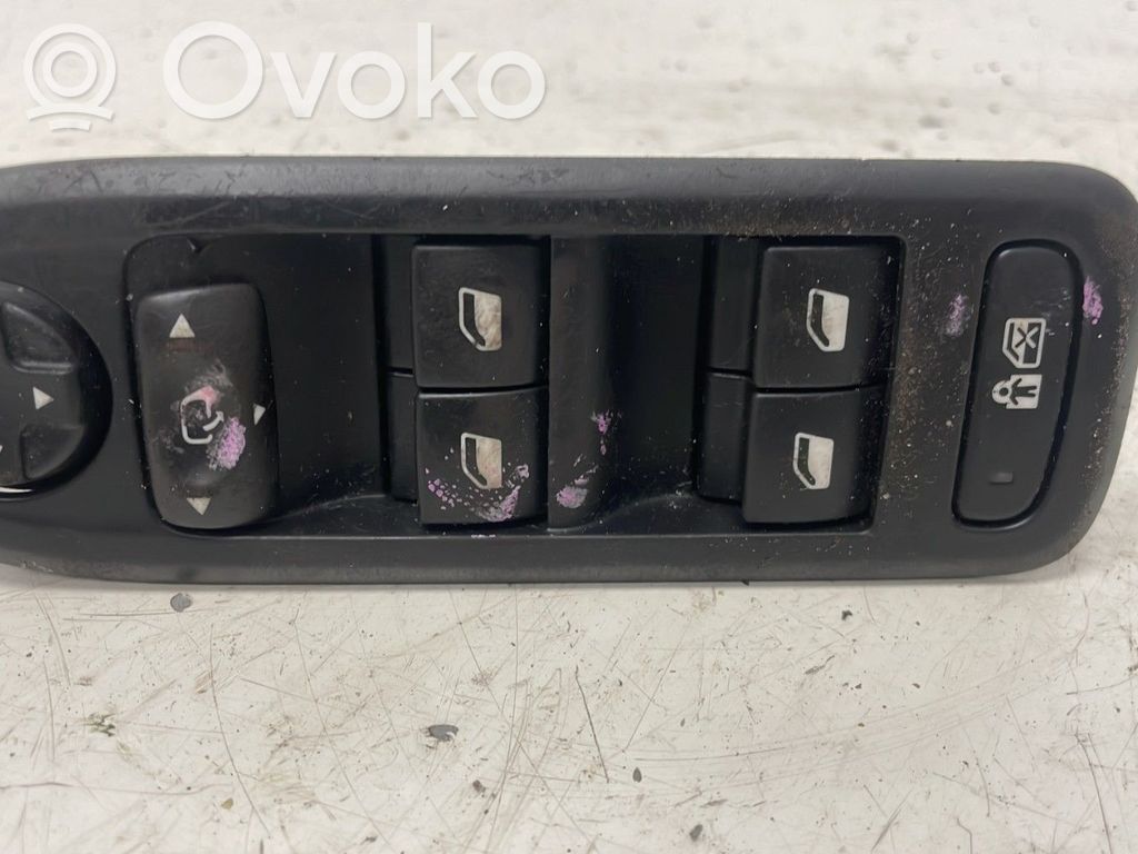 Peugeot 308 Electric window control switch 