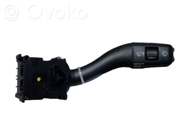 Audi A4 S4 B6 8E 8H Manetka / Przełącznik wycieraczek 