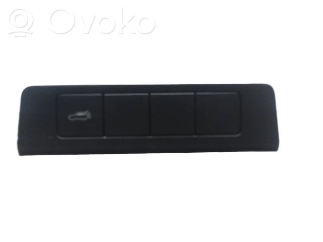 Mazda CX-30 Tailgate/boot open switch button 
