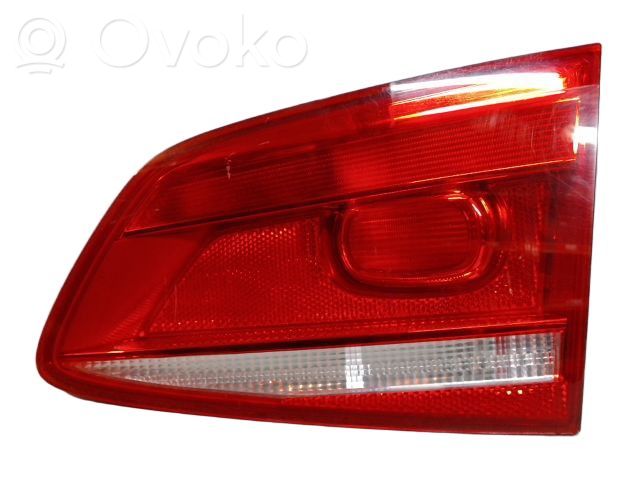 Volkswagen PASSAT B7 Lampă spate în capacul portbagajului 