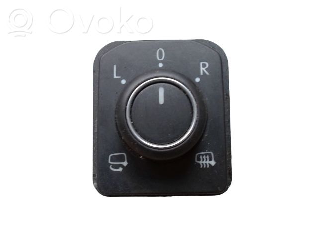 Volkswagen Polo VI Wing mirror switch 