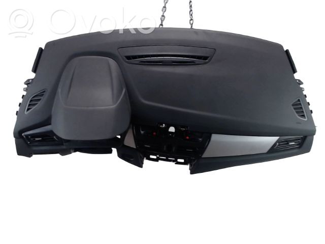 BMW 2 F46 Deska rozdzielcza 