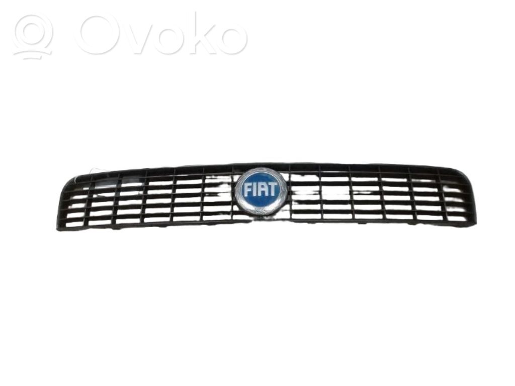 Fiat Grande Punto Griglia superiore del radiatore paraurti anteriore