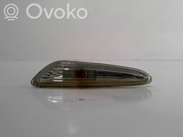 BMW 3 E46 Indicatore di direzione del parafango anteriore 