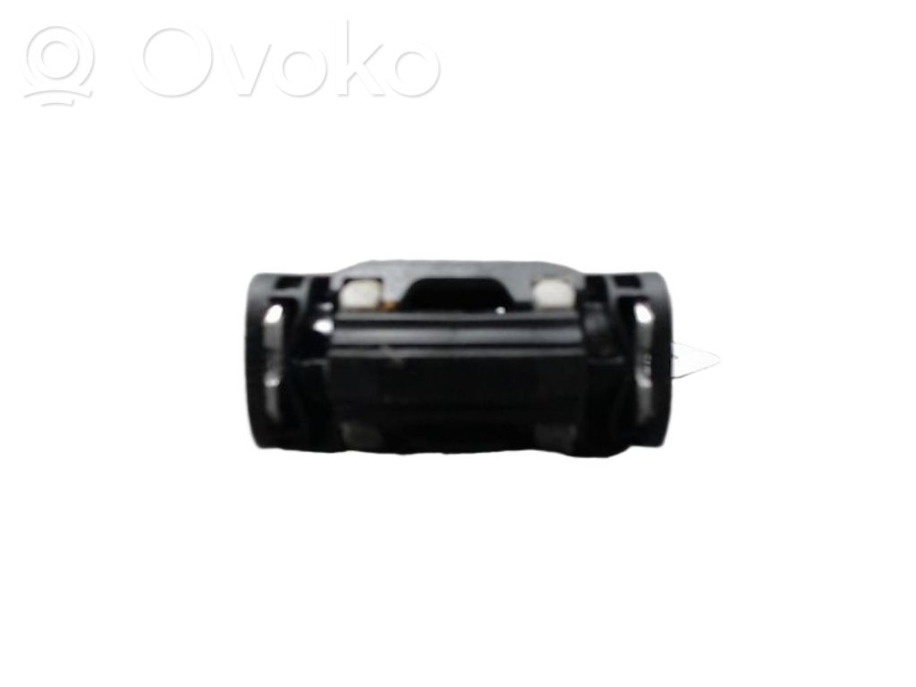 Volvo V50 Etuoven pidätin 