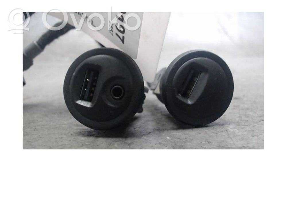 Peugeot 208 I Connettore plug in USB