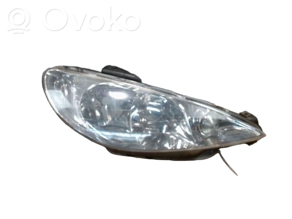 Volkswagen Golf VI Lampa przednia 