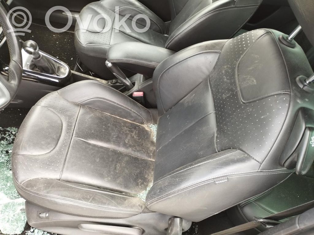 Citroen DS3 Kuljettajan istuin 