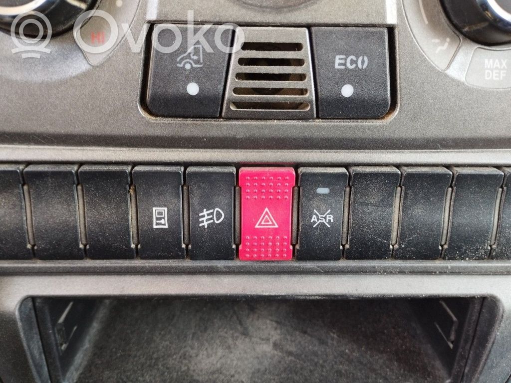Iveco Daily 5th gen Hazard light switch 