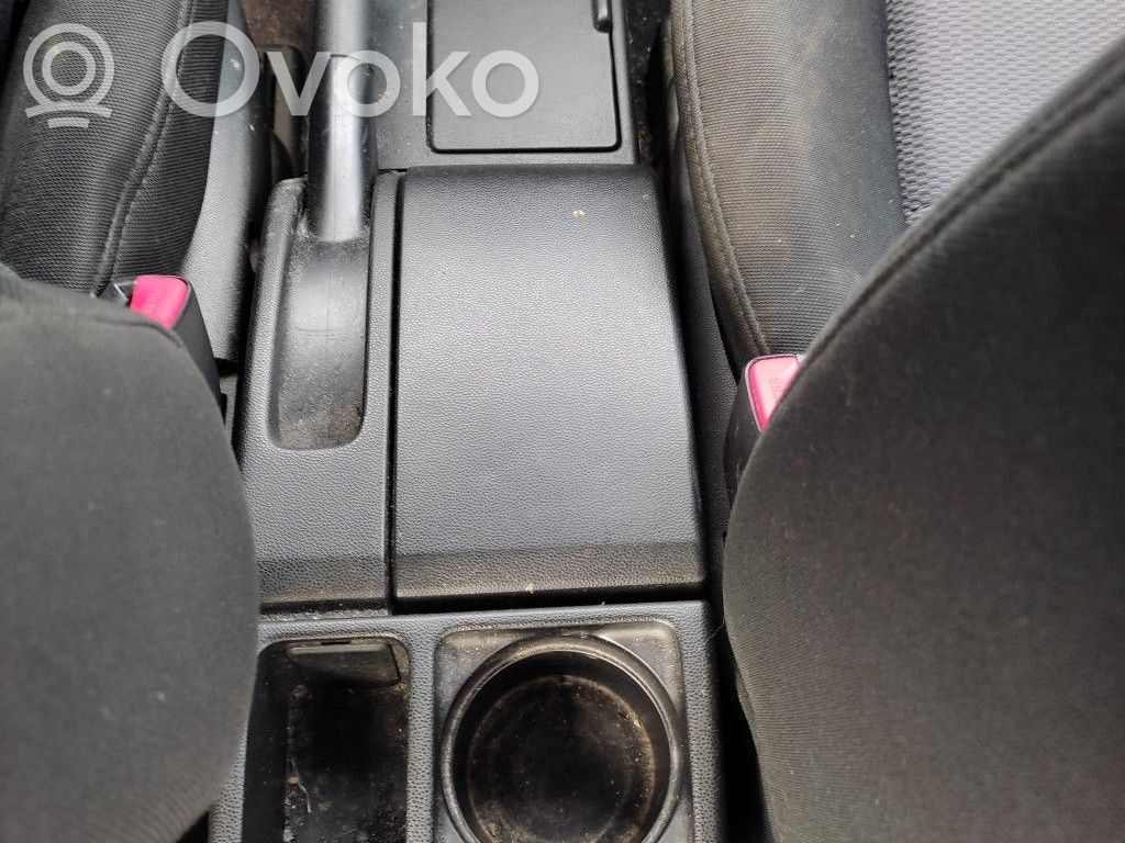 Mazda 5 Center console 