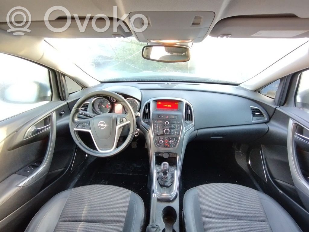 Opel Astra J Panelis 