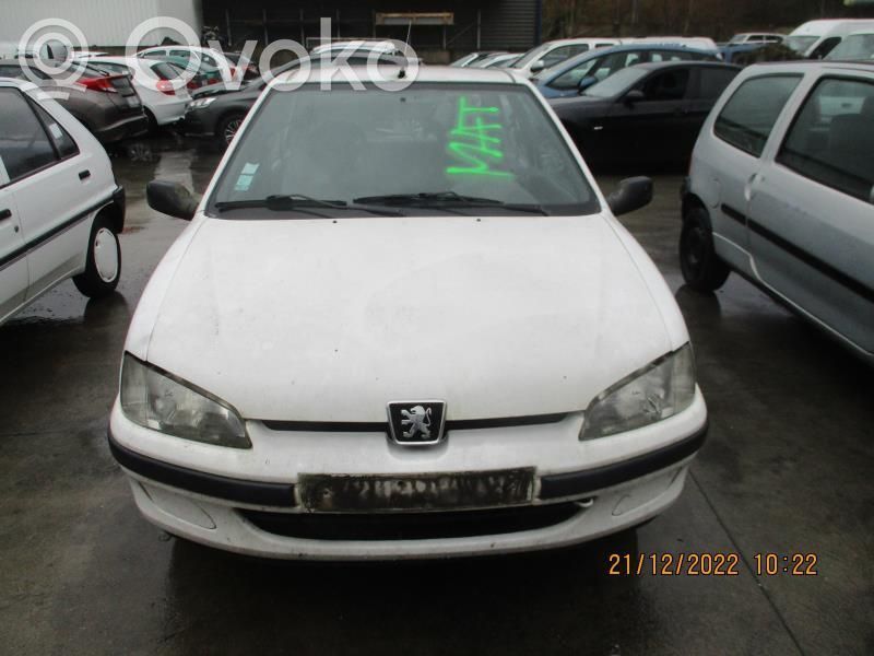 Peugeot 106 Parachoques delantero 