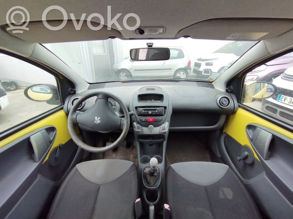 Peugeot 107 Center console 