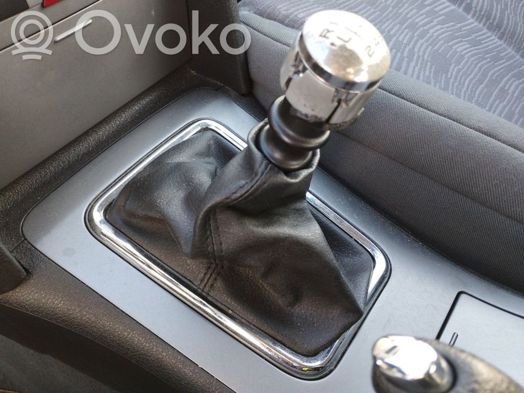 Peugeot 407 Gear shifter/selector 