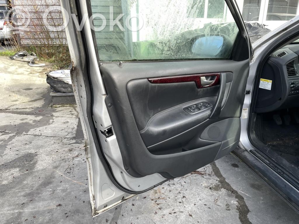 Volvo S60 Front door lock 