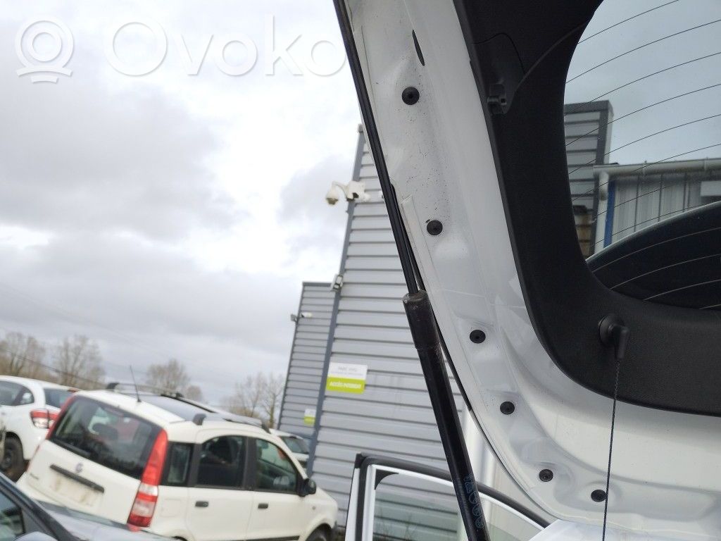 Ford Puma Tailgate/trunk strut/damper 