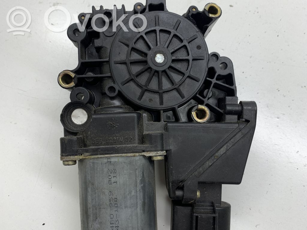 Audi A6 S6 C5 4B Etuoven ikkunan nostomoottori 