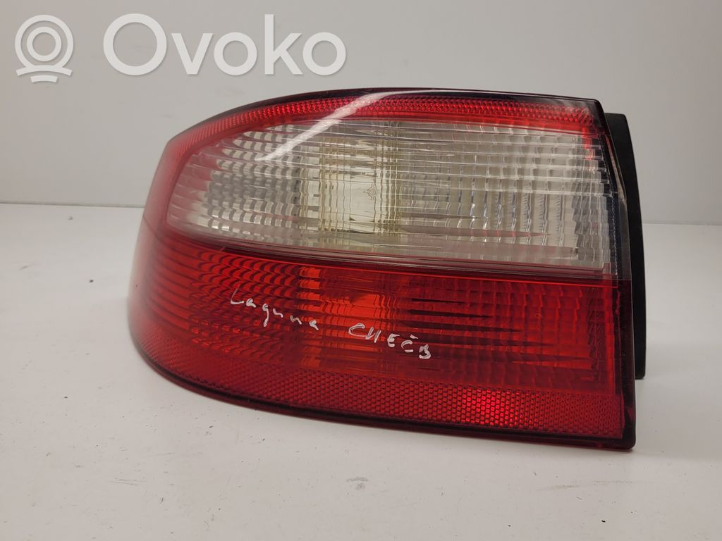 Renault Laguna II Aizmugurējais lukturis virsbūvē 