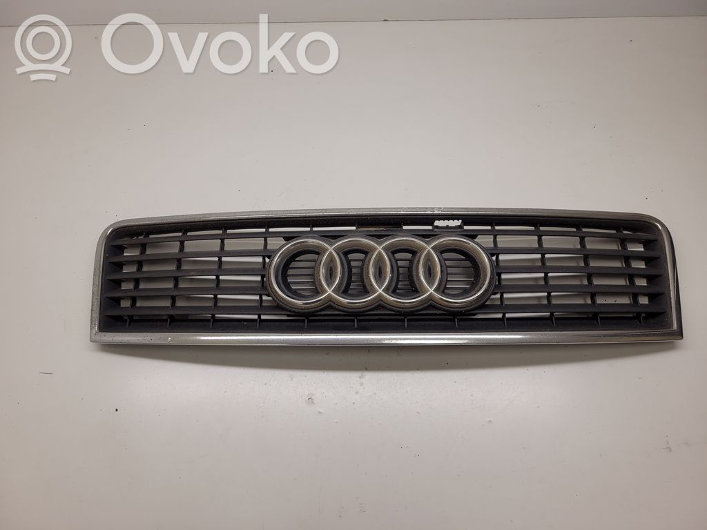 Audi A6 S6 C5 4B Etupuskurin ylempi jäähdytinsäleikkö 