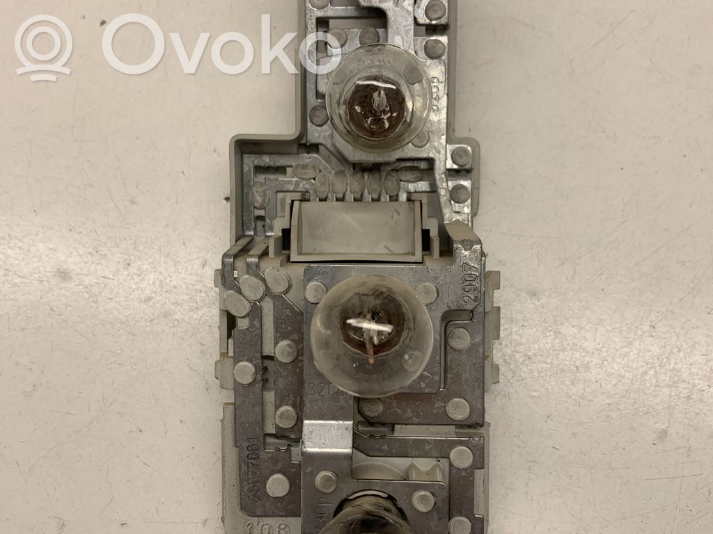 Audi A3 S3 8L Takavalon polttimon suojan pidike 