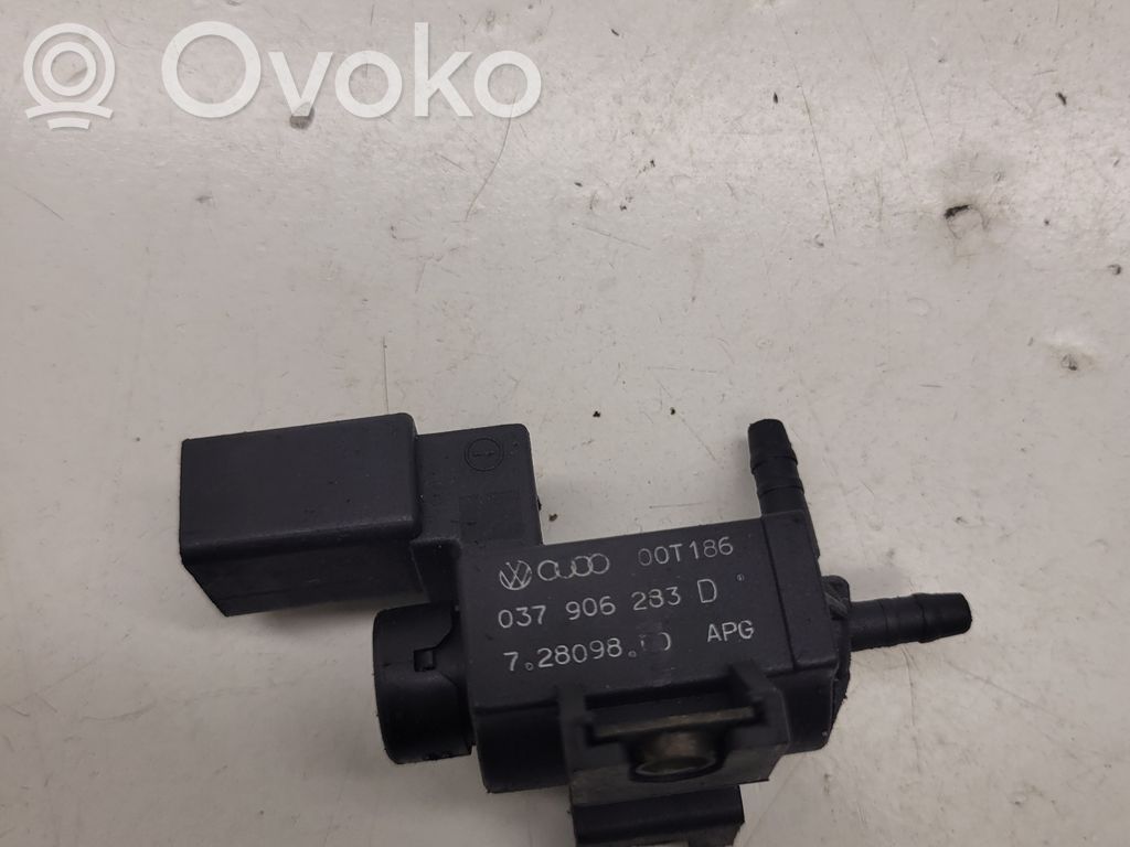 Volkswagen PASSAT B6 Zawór podciśnienia / Elektrozawór turbiny 