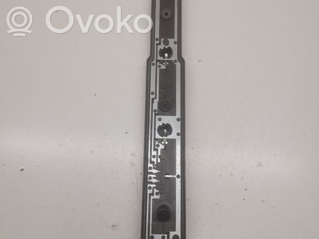 Ford Focus C-MAX Takavalon polttimon suojan pidike 