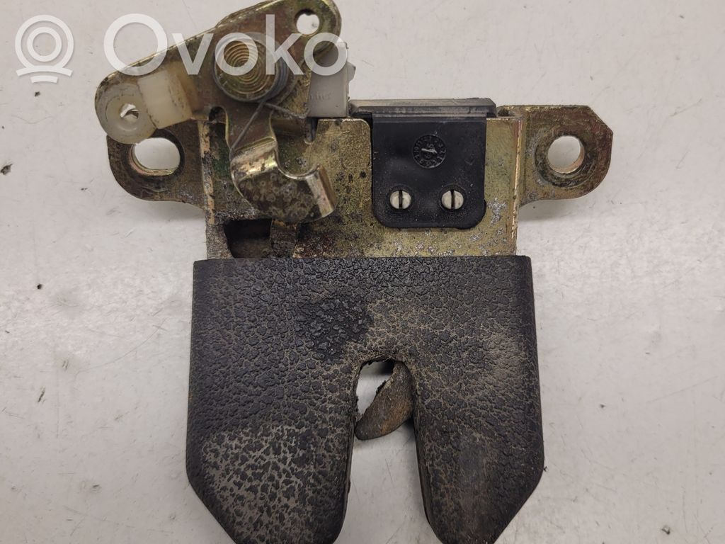 Volkswagen PASSAT B5 Tailgate/trunk/boot lock/catch/latch 