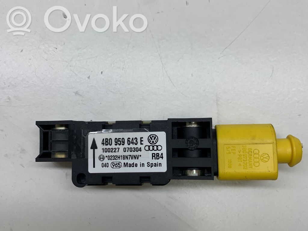 Audi A6 S6 C5 4B Airbag deployment crash/impact sensor 