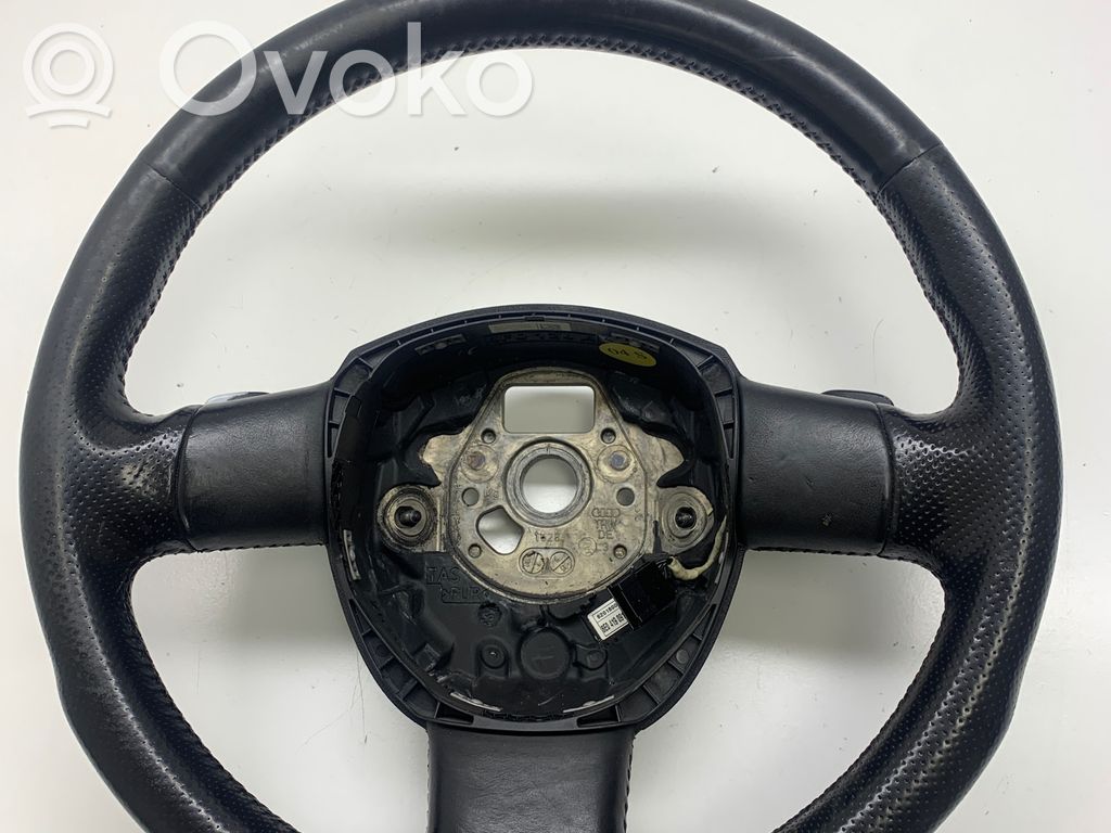 Audi A4 S4 B7 8E 8H Ohjauspyörä 
