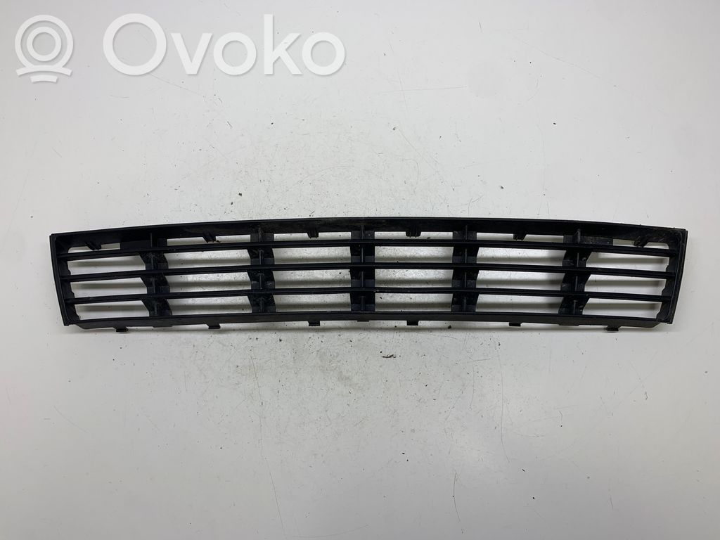 Audi A4 S4 B5 8D Etupuskurin alempi jäähdytinsäleikkö 