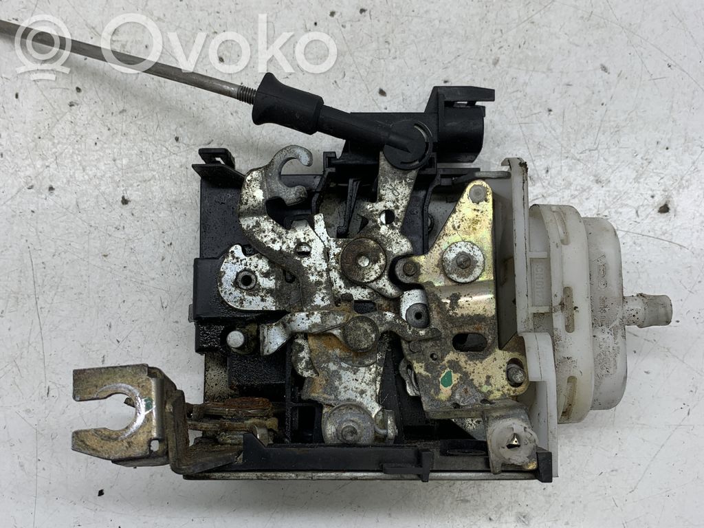 Audi A4 S4 B5 8D Etuoven lukko 