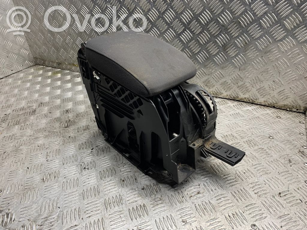 Volkswagen Golf V Reposabrazos 