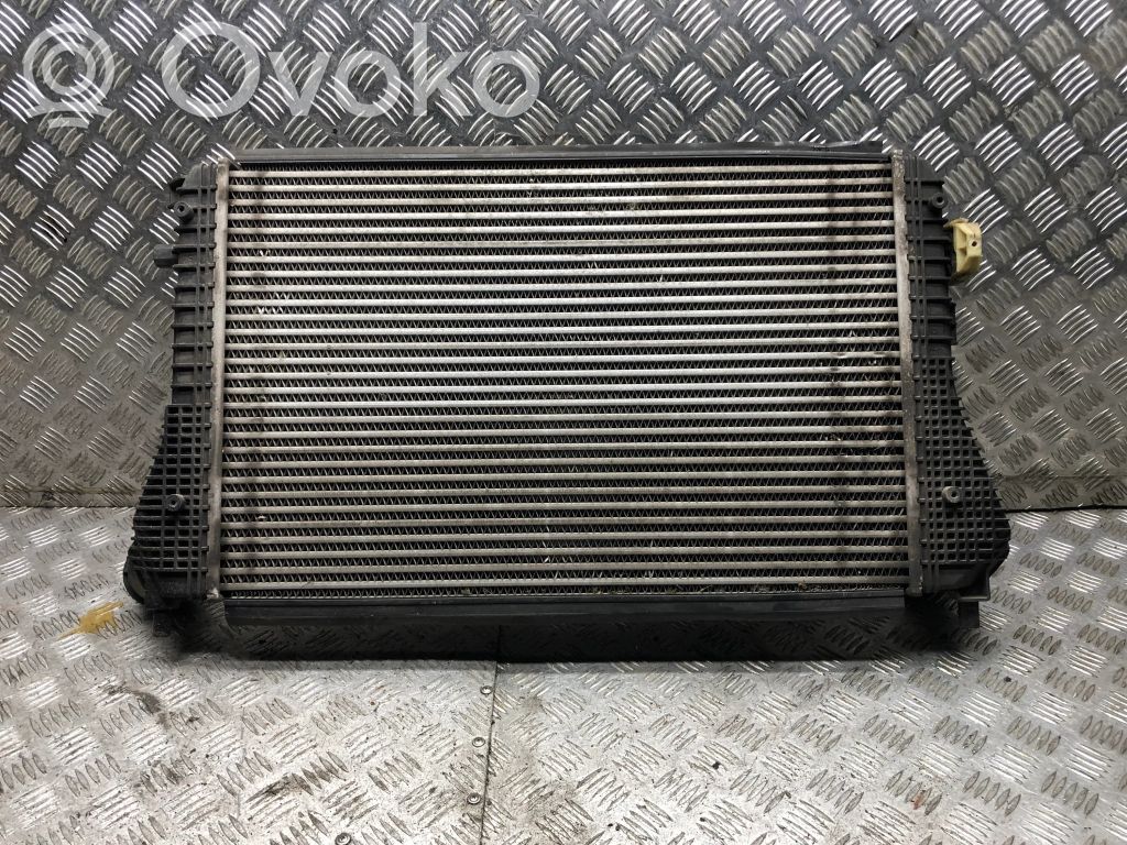Volkswagen Golf VI Interkūlerio radiatorius 