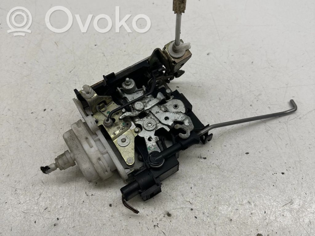 Audi A4 S4 B5 8D Etuoven lukko 