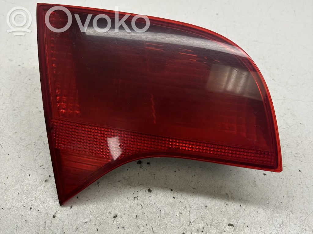 Audi A4 S4 B7 8E 8H Lampy tylnej klapy bagażnika 