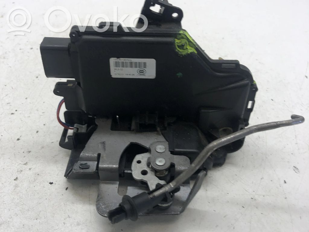 Audi A6 S6 C5 4B Zamek drzwi przednich 