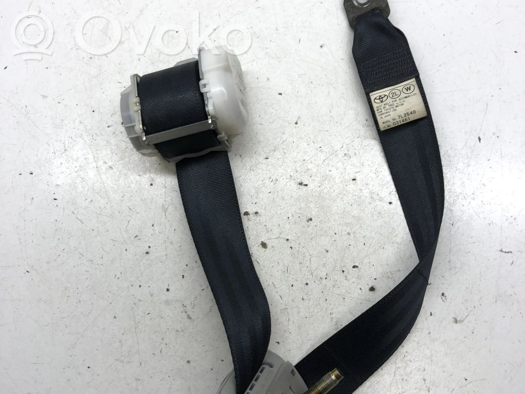 Toyota Corolla Verso AR10 Cinturón trasero 