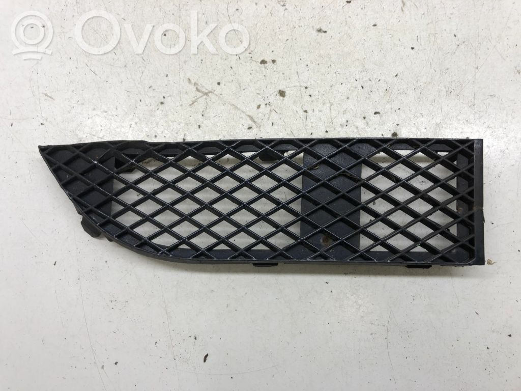 BMW 7 E65 E66 Kratka dolna zderzaka przedniego 