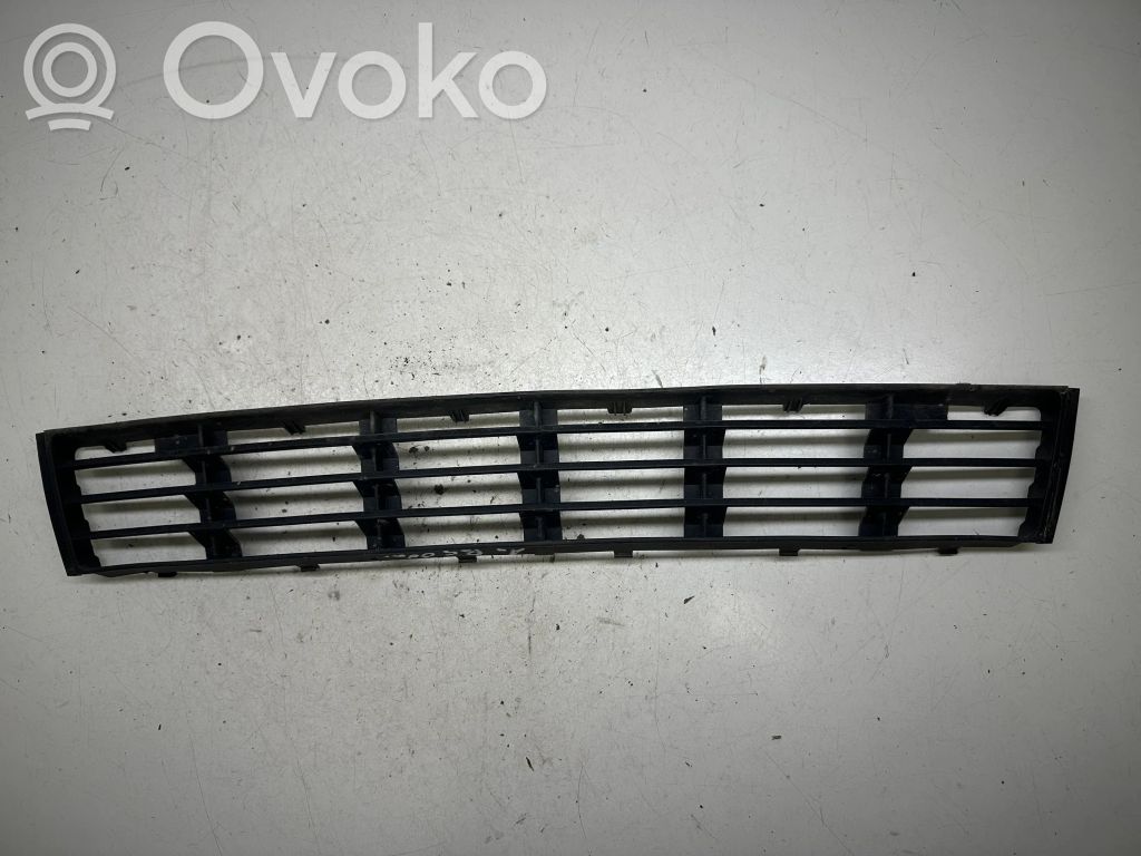 Audi A4 S4 B5 8D Etupuskurin alempi jäähdytinsäleikkö 