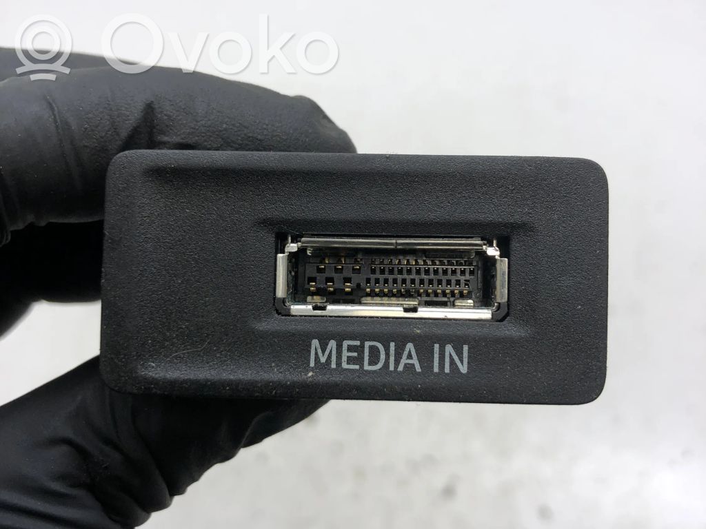 Seat Leon (5F) Enchufe conector USB 