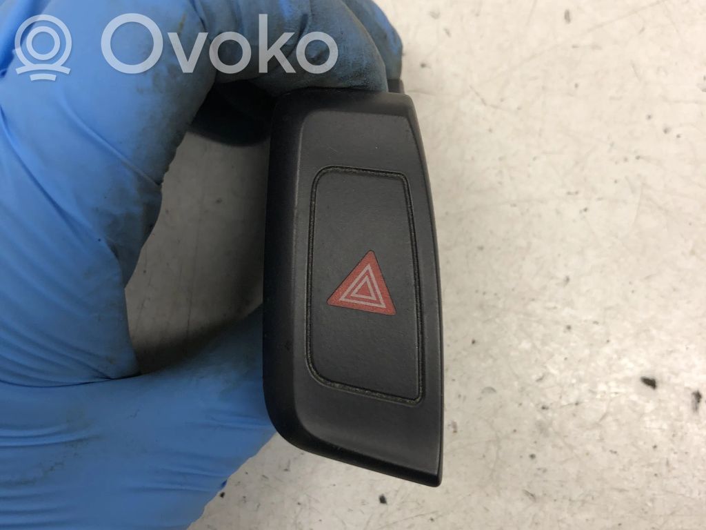 Audi A4 S4 B8 8K Hätävilkkujen kytkin 